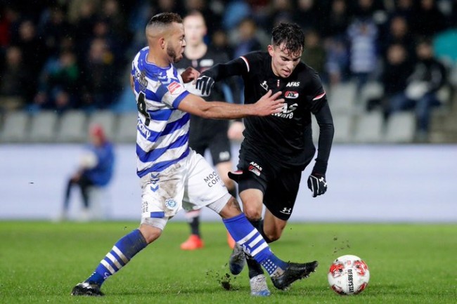 并驾齐驱 并驾齐驱